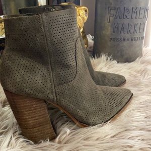 Vince Camuto Dark green suede pointed toe ankle boots